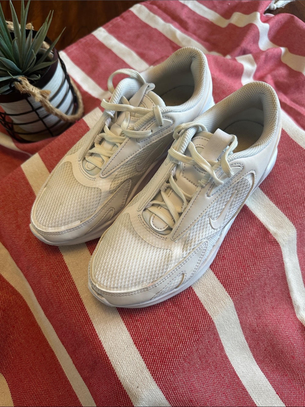 Nike Women’s AirMax White Athletic Sneakers Sz6.5